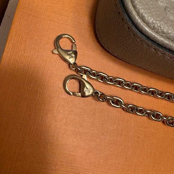 Louis Vuitton Easy Pouch on Strap Turtledove (greige) - Picture 8 of 13